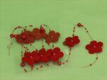 Květinka girlanda filc/perličky 9kv/125cm červená - velkoobchod, dovoz květin, řezané květiny Brno
