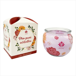 Sv svíčka 90 g Pro paní učitelku Lily blossom - velkoobchod, dovoz květin, řezané květiny Brno